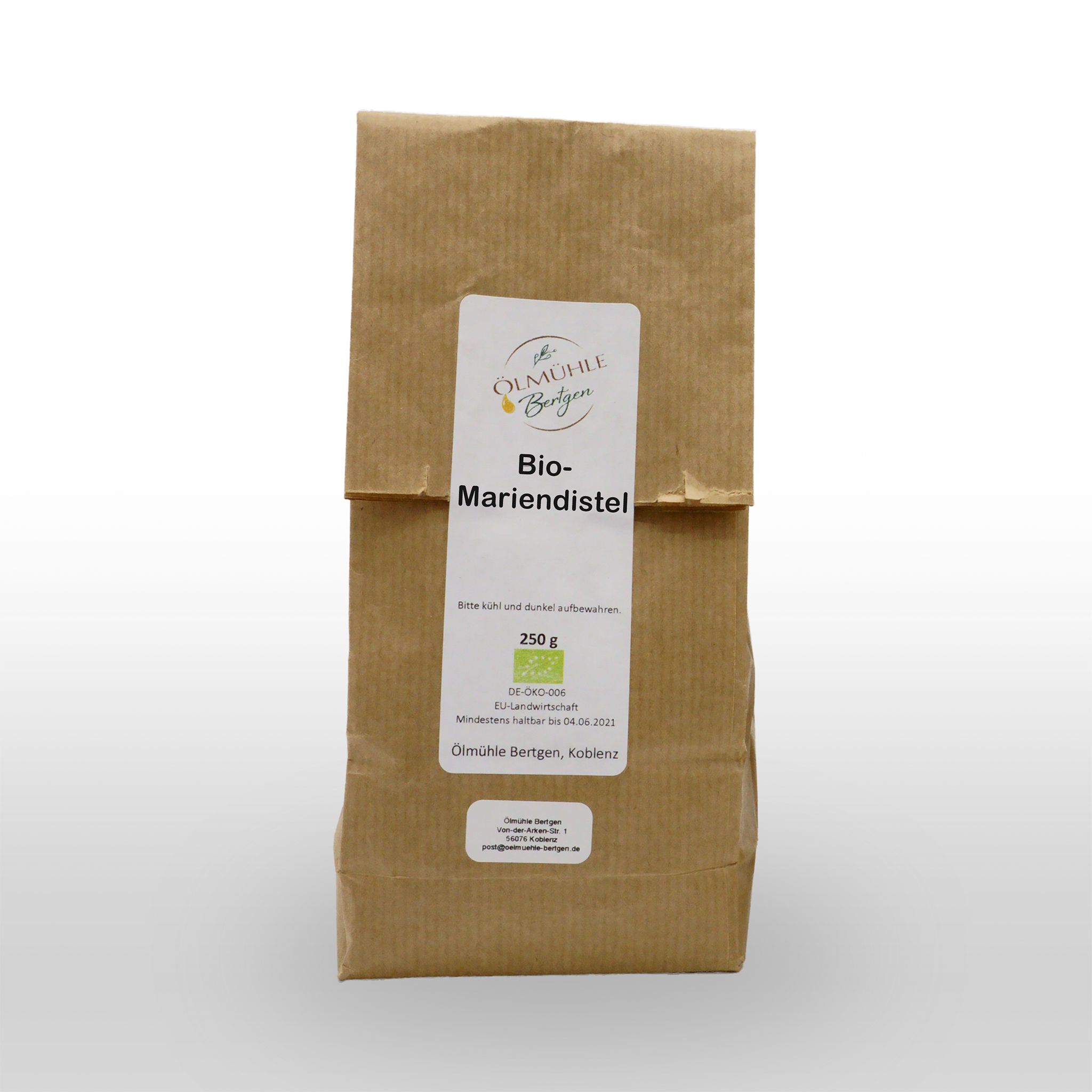 Eine braune Papiertüte mit der Aufschrift "Bio-Mariendistelsamen" von der Ölmühle Berghen enthält 250 g Bio-Milchdistelsamen mit deutschen Produktangaben auf dem Etikett.
